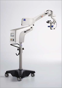 手術用顕微鏡「OPMI Lumera i」(Zeiss社製)の写真
